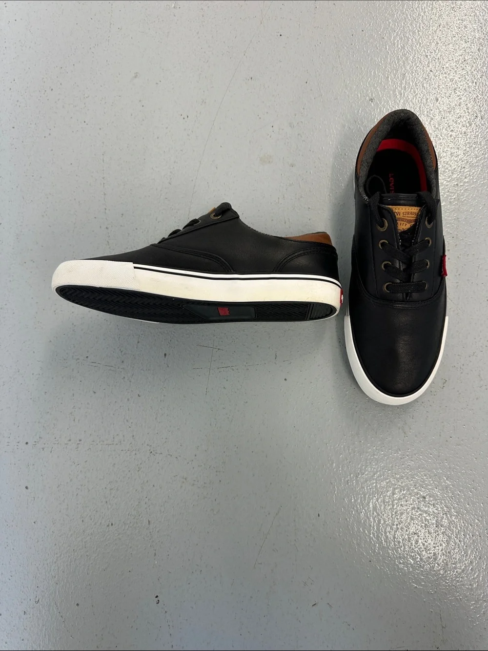 Levi's Men's Black Casual Low-Top Sneakers with White Sole